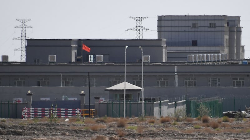 图为,新疆地区喀什以北一所再教育营。(法新社)