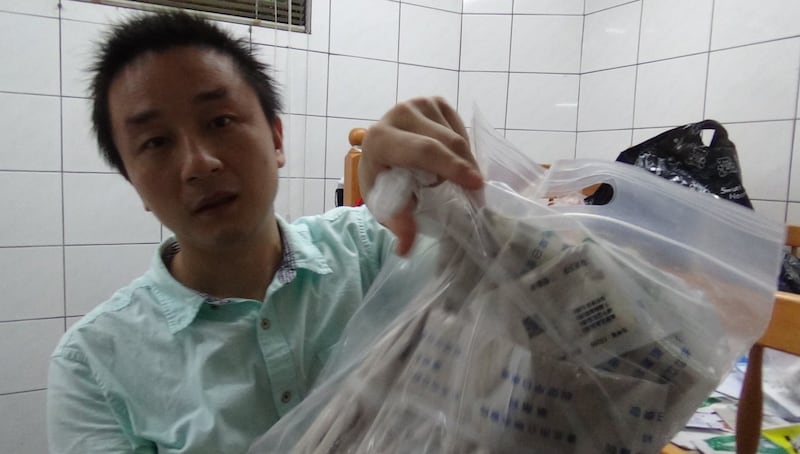 温起锋指控中共曾对他下毒造成他自律神经受损,滞台期间无身分证和健康保险,只能自费买药。(记者夏小华摄)