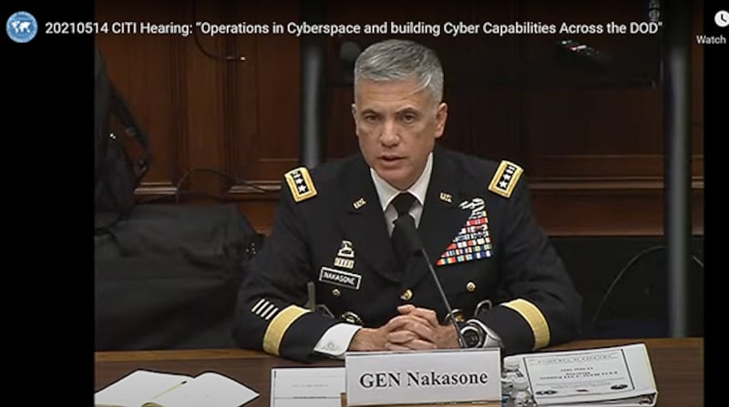 美国国家安全局网络司令部司令、陆军上将保罗·中曾根(Paul Nakasone)在听证会上分析近年来网路作战领域的升级趋势。(视频截图)