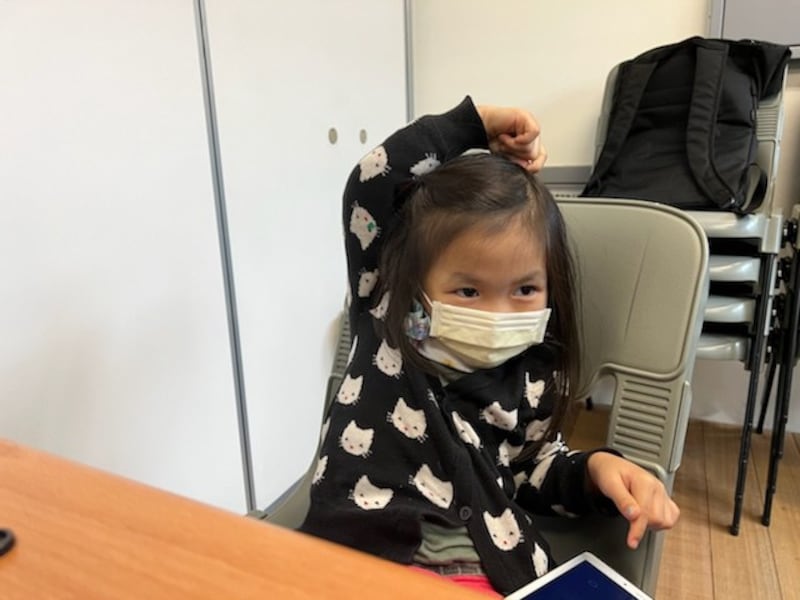 三岁女童张天琳台湾出生,香港办身分证受阻,港台都无身份证明。(记者 黄春梅摄)