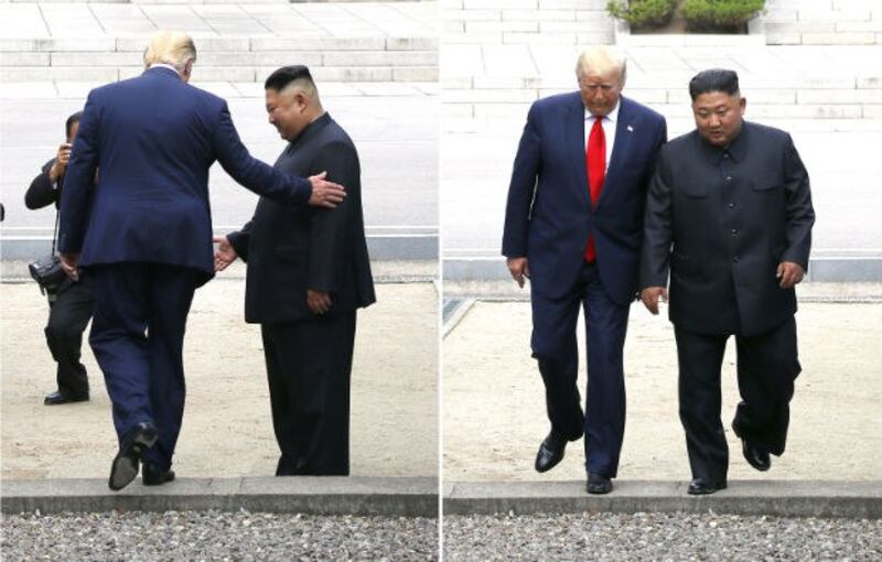 도널드 트럼프 미국 대통령과 북한 김정은 국무위원장이 30일 판문점 군사분계선을 넘어 북측으로 함께 걸어갔다 다시 되돌아오고 있다.