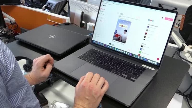 图为,显示 TIKTOK 网站的笔记本电脑屏幕。(路透社视频图)