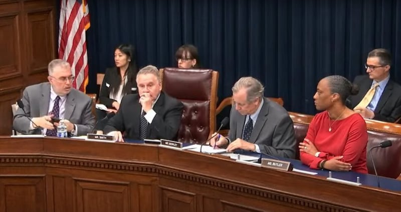 国会中国执行委员会于 2024 年举行听证会。(CECC via YouTube)