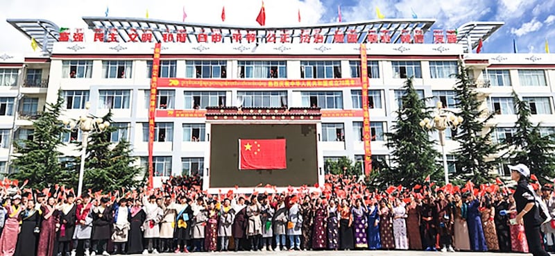 西藏职业技术学院学生在今年“国庆节”前夕被安排参加爱国爱党活动(网页截图/拉萨商报)