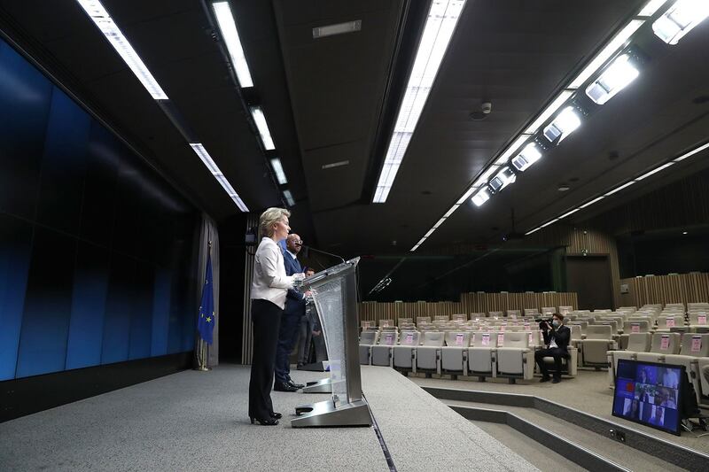 冯德莱恩(Ursula von der Leyen)还提出,疫情危机期间,中国在欧洲进行的假信息宣传活动,而这类活动正在损害欧盟与中国之间的关系。(法新社)