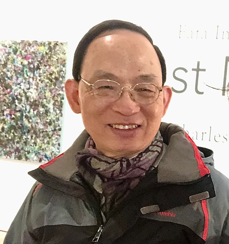 何良懋認為，出於慣性和親切感，在加華人較少接收中文媒體以外的訊息。（胡彗藍提供）